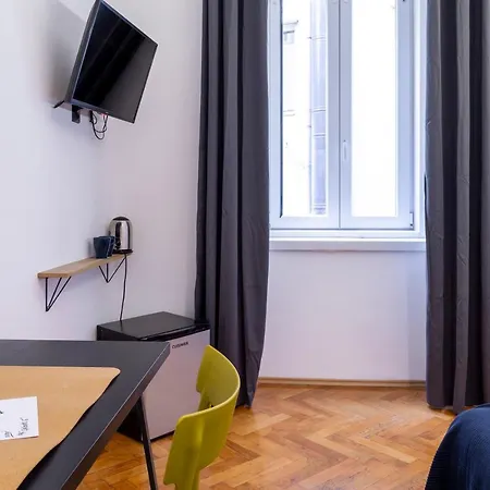 Pregiata Con Bagno Privato - Blu Di Persia * Trieste