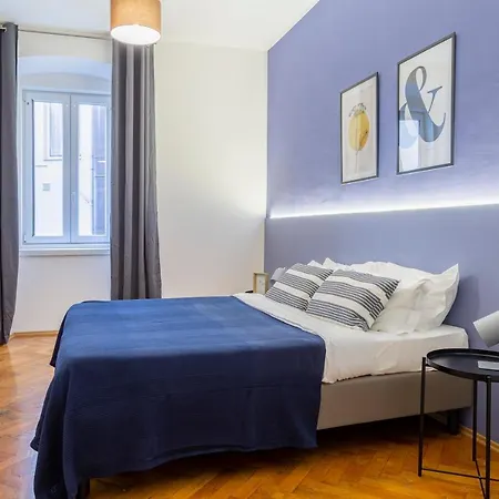 Pregiata Con Bagno Privato - Blu Di Persia *